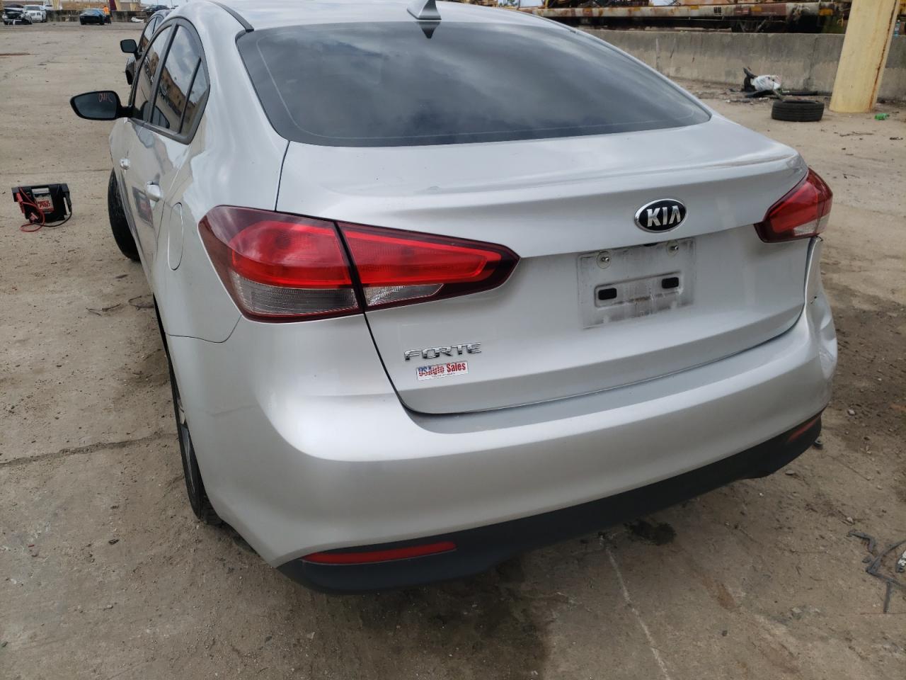 Photo 3 from auction – 2018 KIA FORTE LX with VIN 3KPFL4A75JE245261