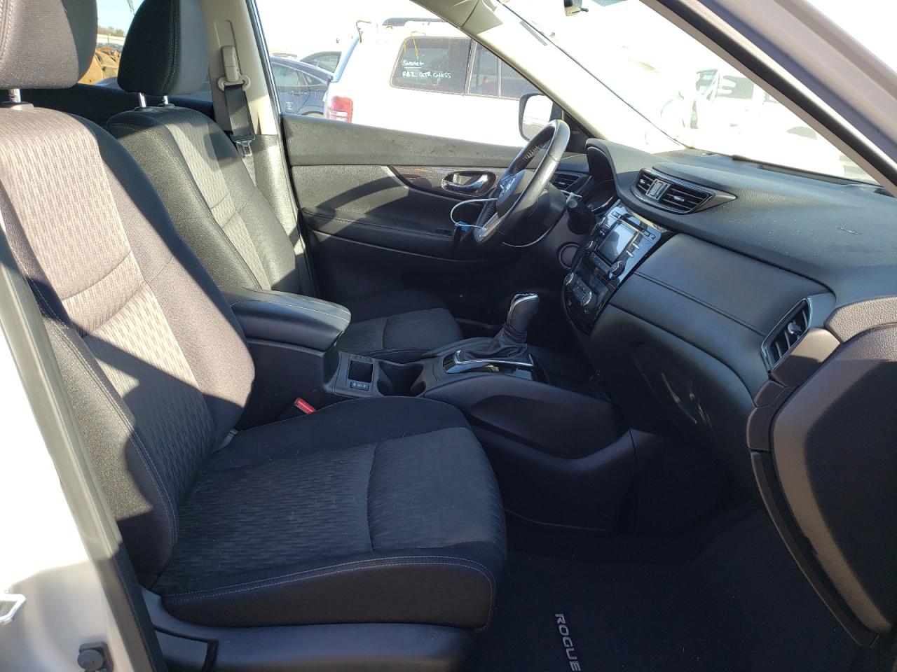 Photo 5 from auction – 2017 NISSAN ROGUE S with VIN JN8AT2MT1HW142141