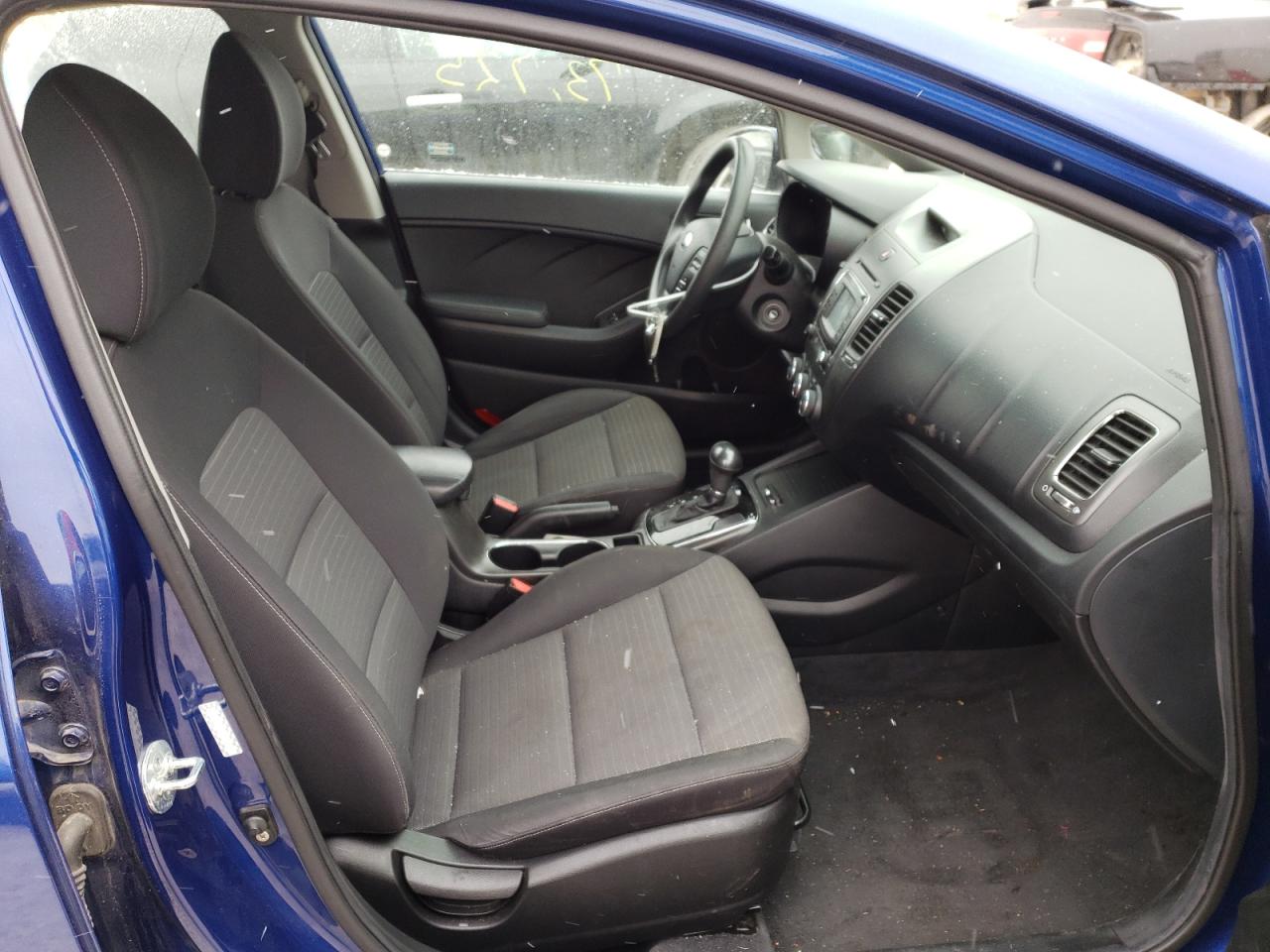 Photo 5 from auction – 2017 KIA FORTE LX with VIN 3KPFL4A75HE020834