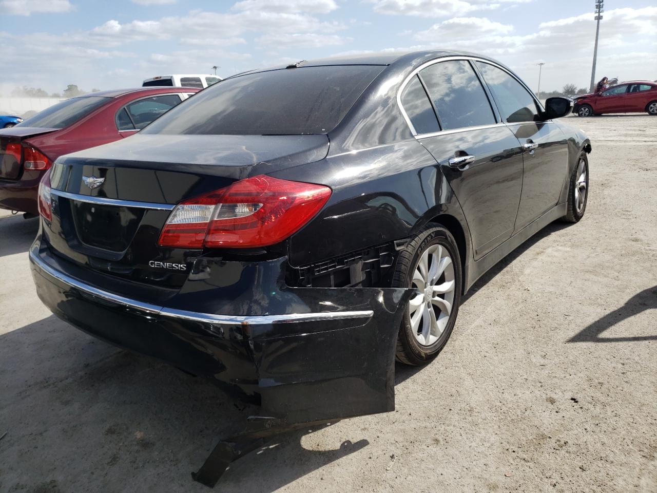 Photo 4 from auction – 2012 HYUNDAI GENESIS 3. with VIN KMHGC4DD6CU198795