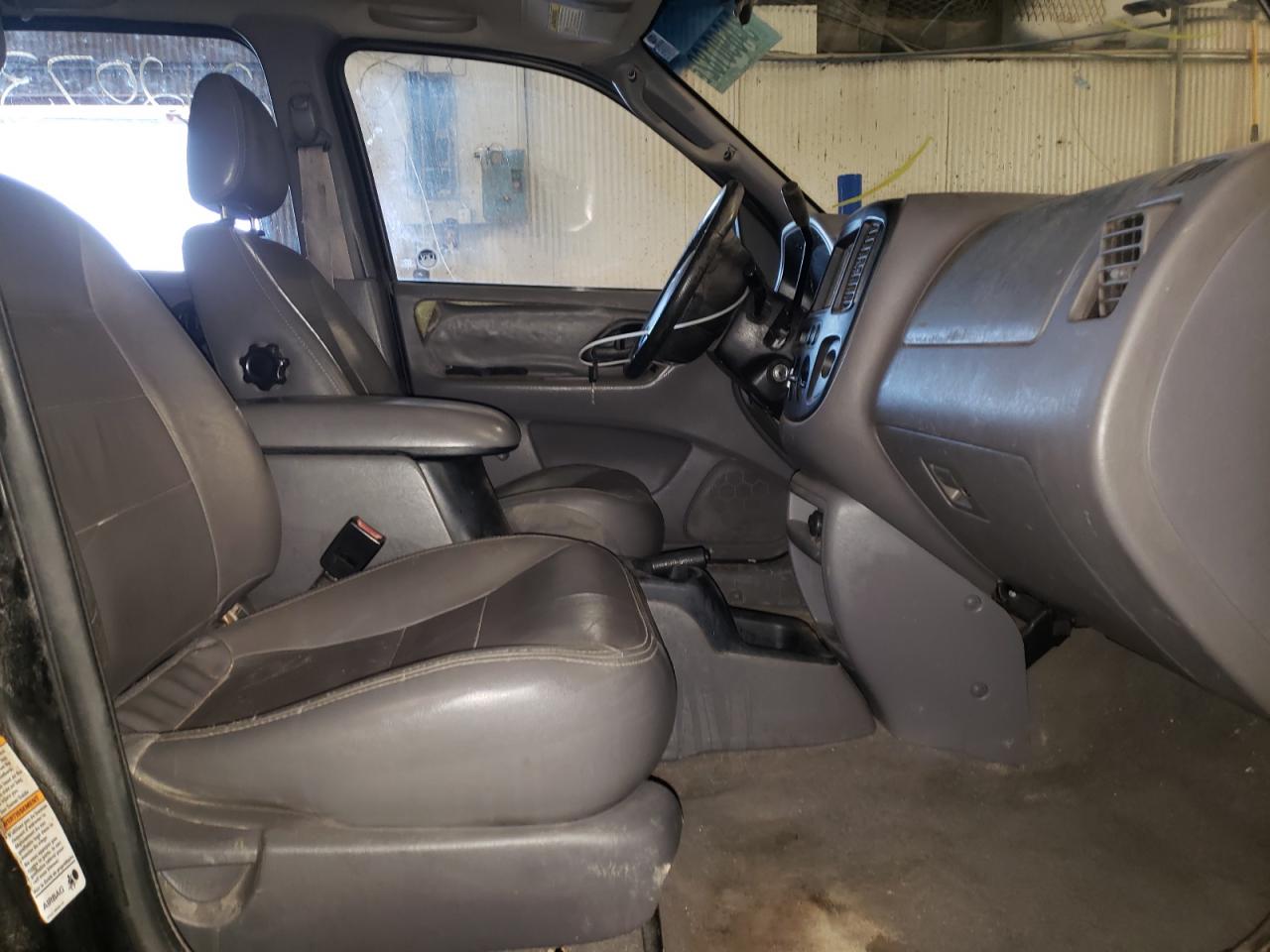 Photo 5 from auction – 2002 FORD ESCAPE XLT with VIN 1FMCU04172KB12866