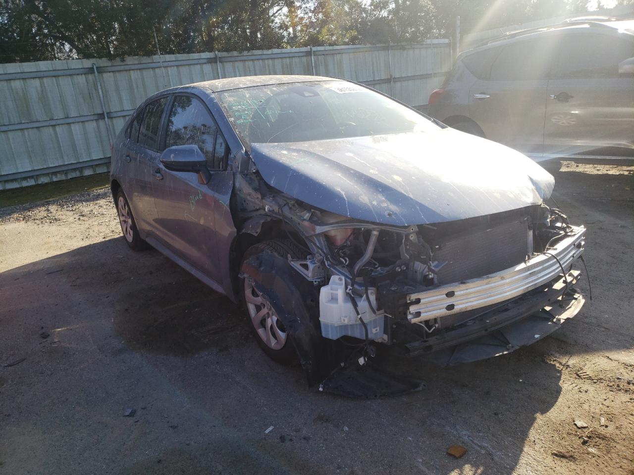 TOYOTA COROLLA LE 2020 with VIN JTDEPRAE4LJ059261 - Photo from auction