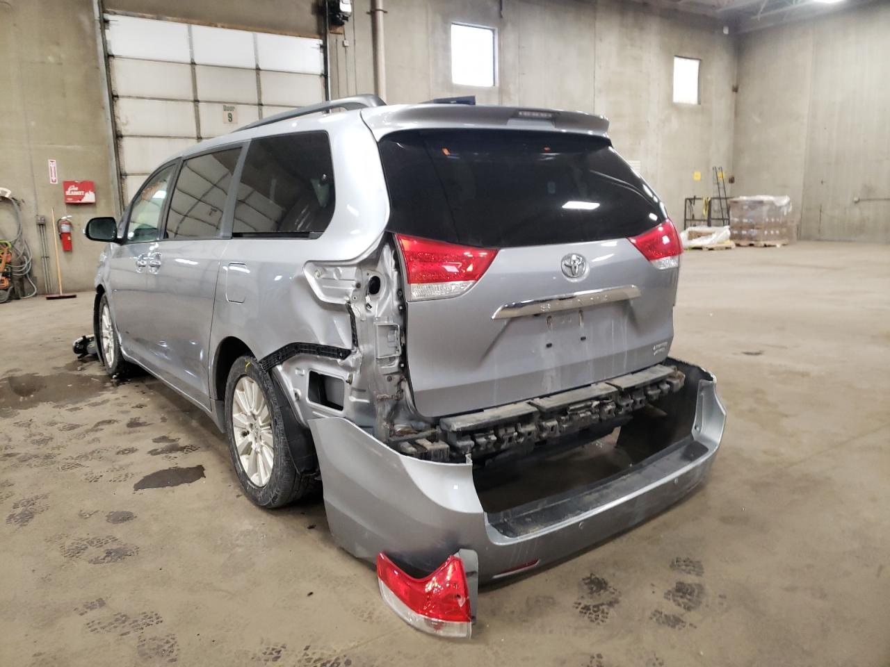 Photo 3 from auction – 2011 TOYOTA SIENNA XLE with VIN 5TDDK3DC2BS022910