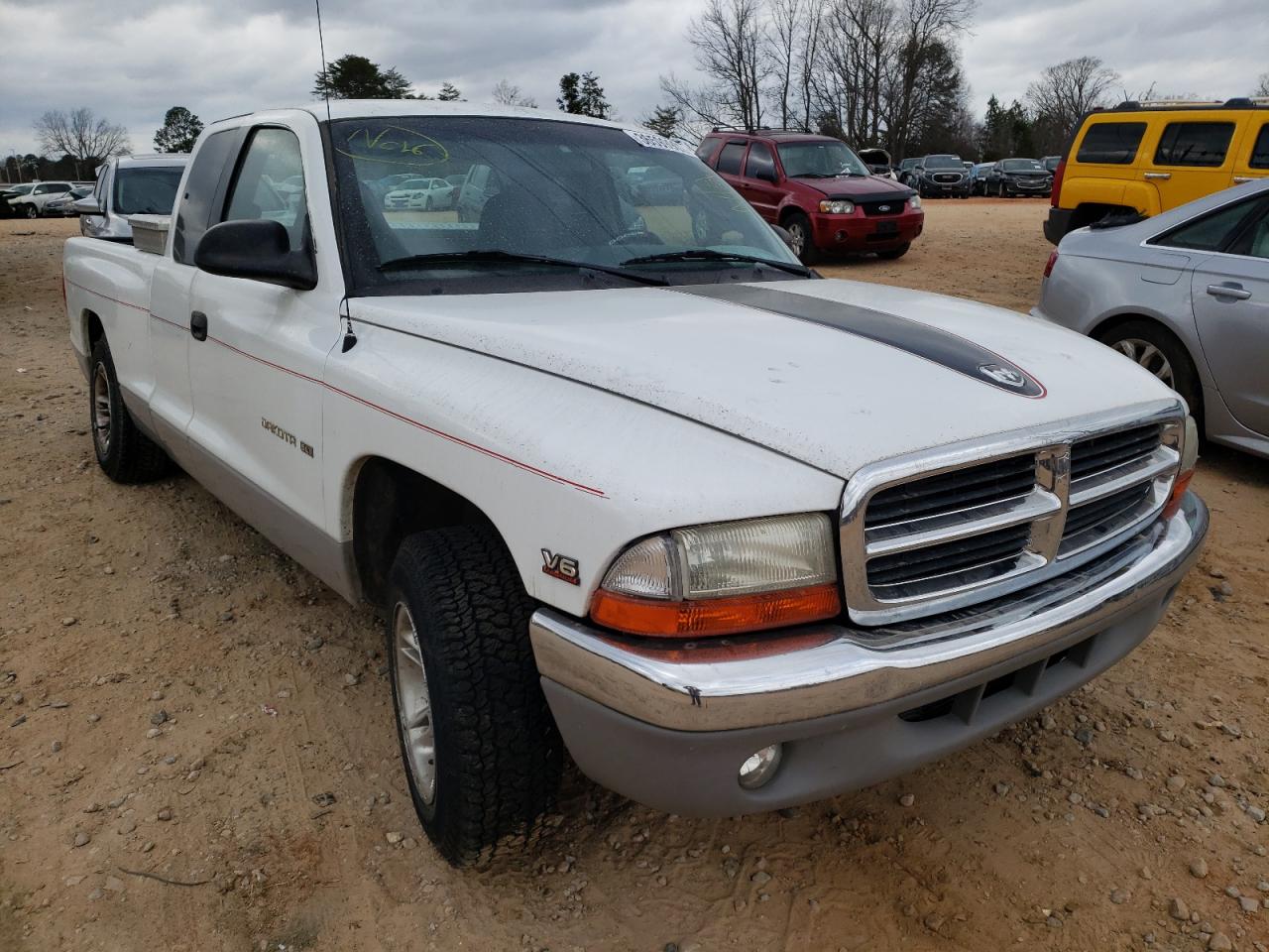 DODGE DAKOTA 2000 with VIN 1B7GL22X0YS783610 - Photo from auction