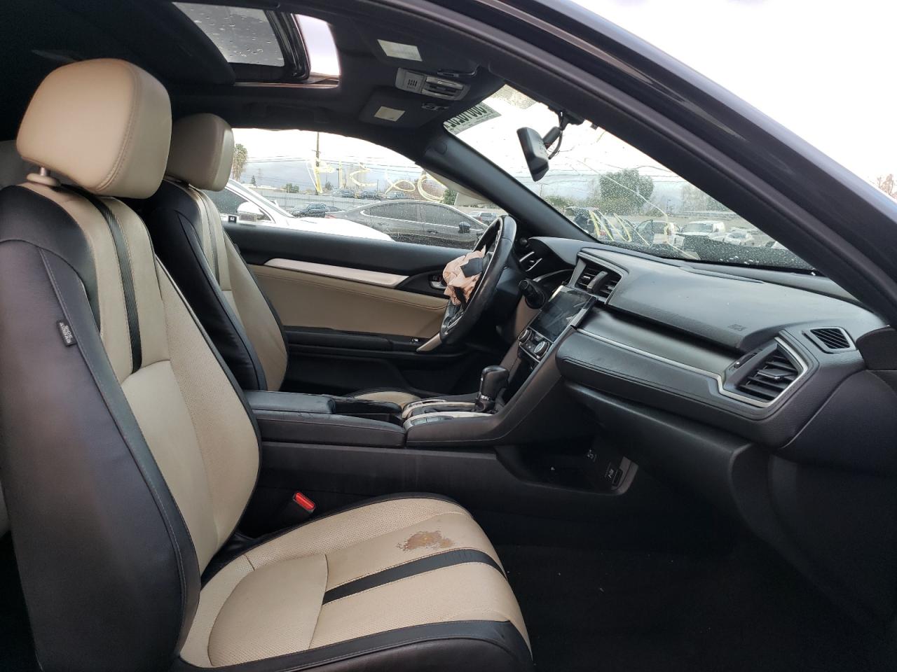 Photo 5 from auction – 2017 HONDA CIVIC EXL with VIN 2HGFC3B79HH360082