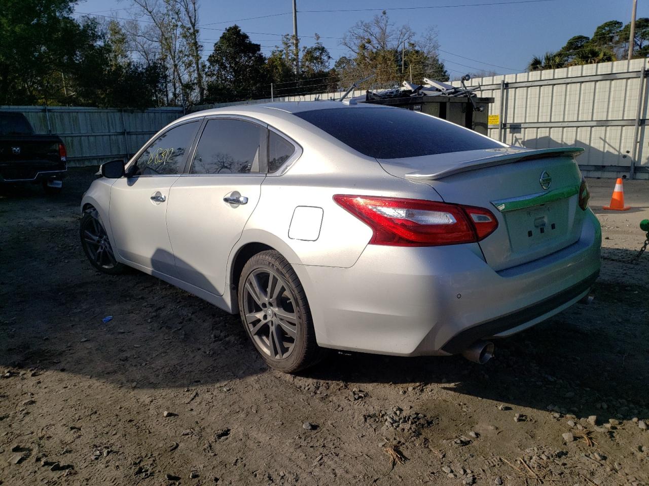Photo 3 from auction – 2017 NISSAN ALTIMA 3.5 with VIN 1N4BL3AP0HC175877