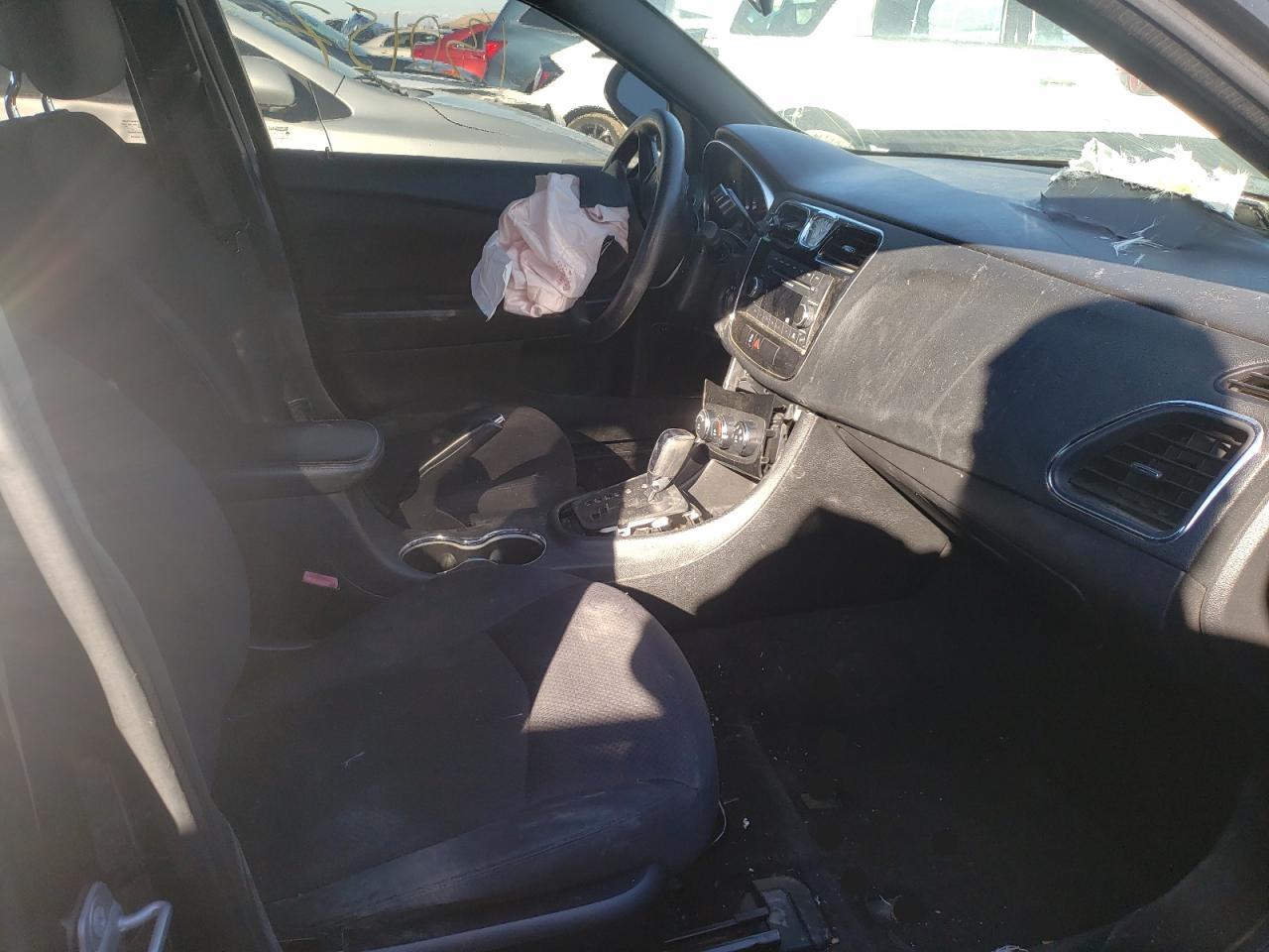 Photo 5 from auction – 2014 CHRYSLER 200 LX with VIN 1C3CCBAB0EN212850