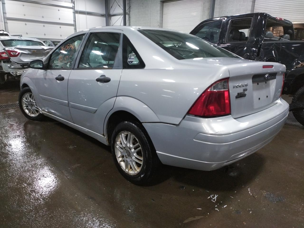 Photo 3 from auction – 2007 FORD FOCUS with VIN 1FAFP34N77W206779