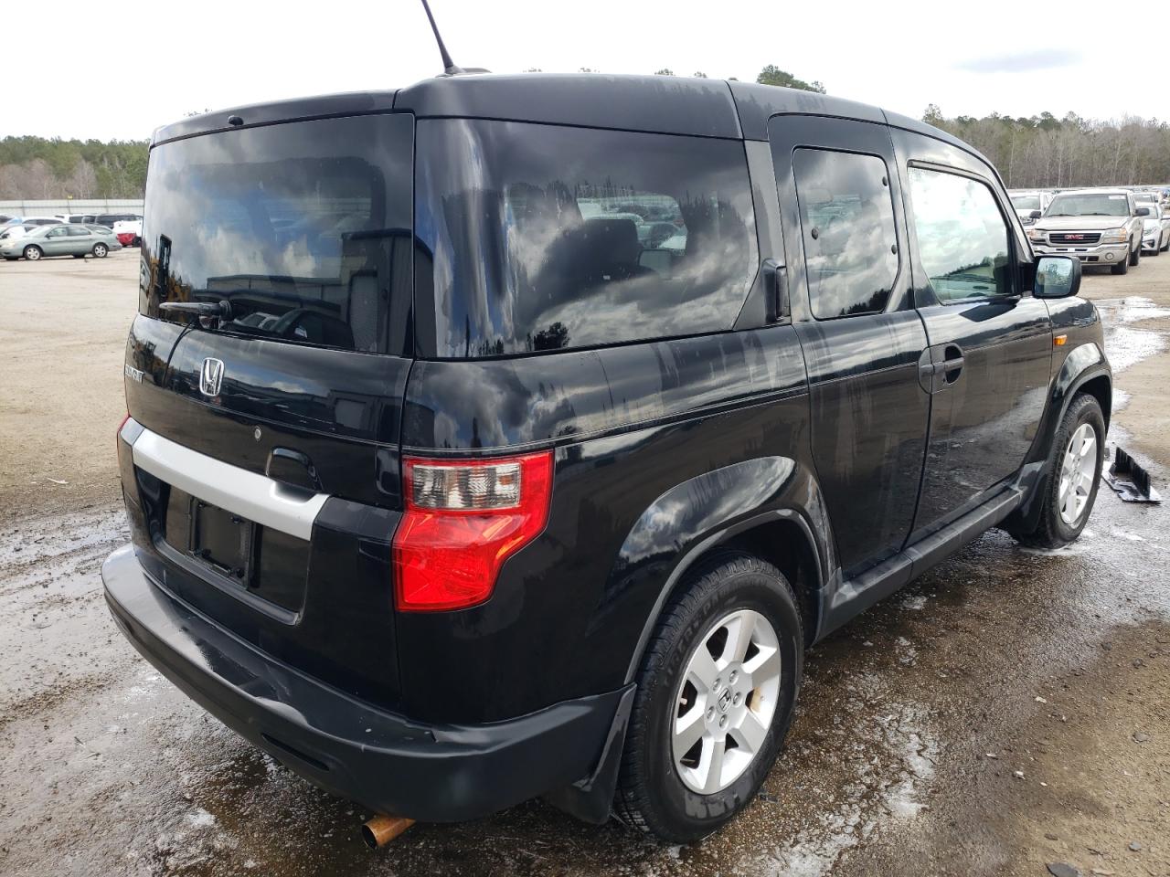 Photo 4 from auction – 2011 HONDA ELEMENT EX with VIN 5J6YH1H71BL002208