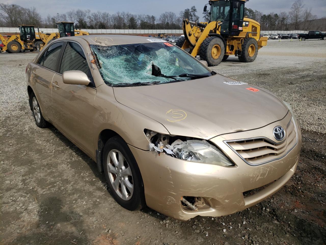 TOYOTA CAMRY BASE 2011 مع رقم تعريف المركبة 4T1BF3EK3BU208254 - صورة من المزاد