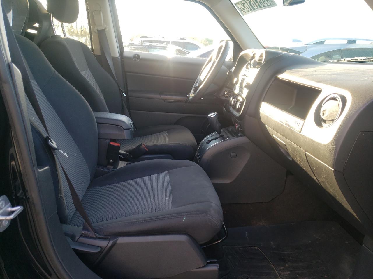 Photo 5 from auction – 2016 JEEP PATRIOT SP with VIN 1C4NJPBA2GD648878