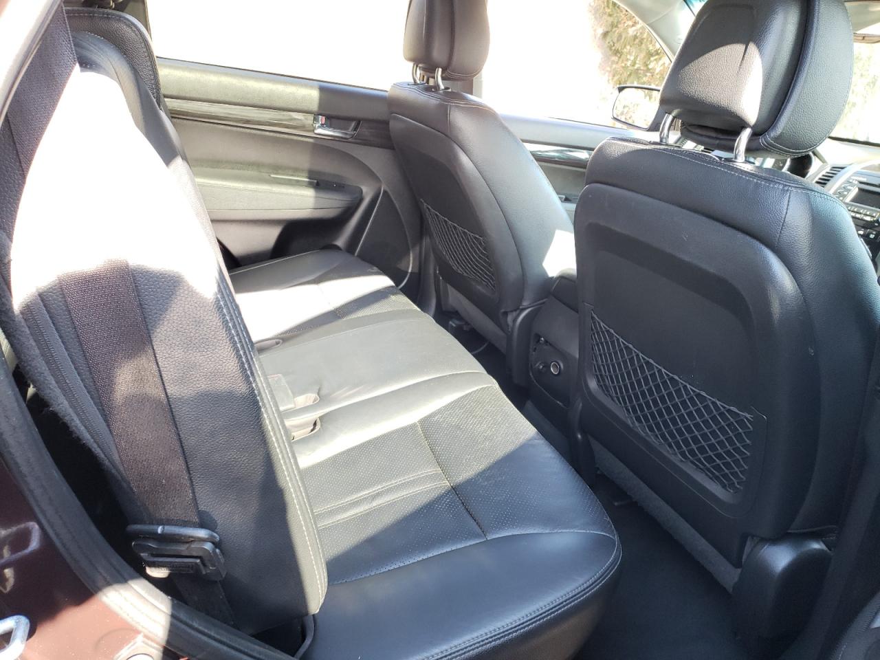Photo 6 from auction – 2011 KIA SORENTO EX with VIN 5XYKU4A20BG075430