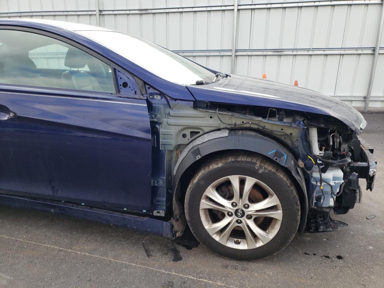 Photo 9 from auction – 2013 HYUNDAI SONATA SE with VIN 5NPEC4AC8DH523661