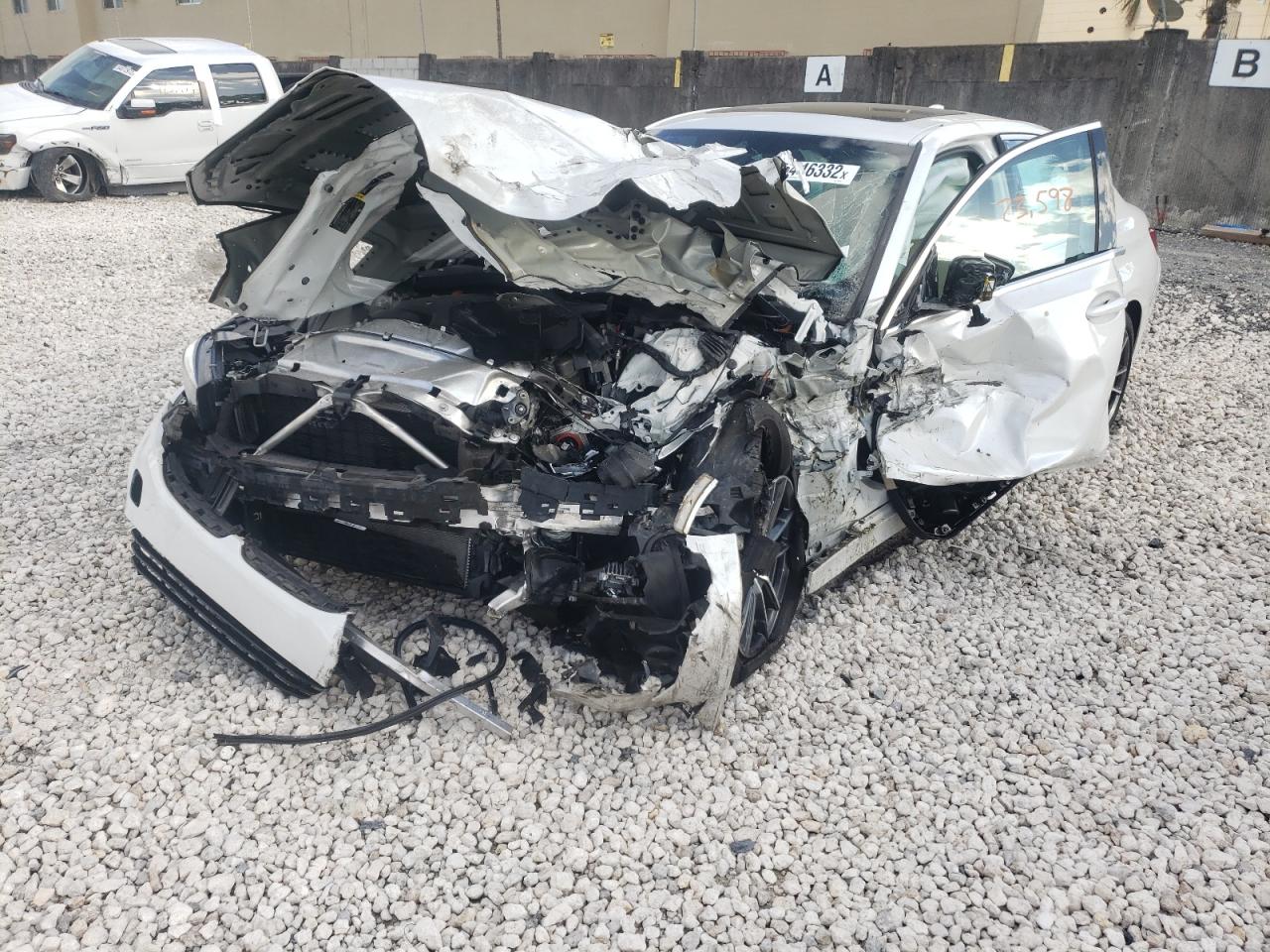 Photo 2 from auction – 2020 BMW 330I with VIN 3MW5R1J09L8B08916