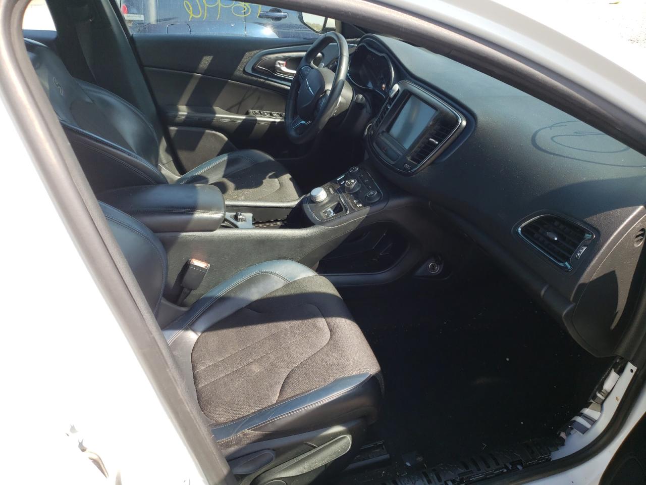 Photo 5 from auction – 2016 CHRYSLER 200 S with VIN 1C3CCCBB3GN175428