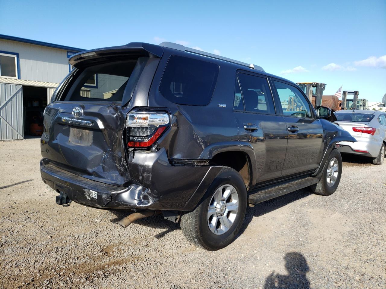 Photo 4 from auction – 2018 TOYOTA 4RUNNER SR with VIN JTEZU5JRXJ5187379