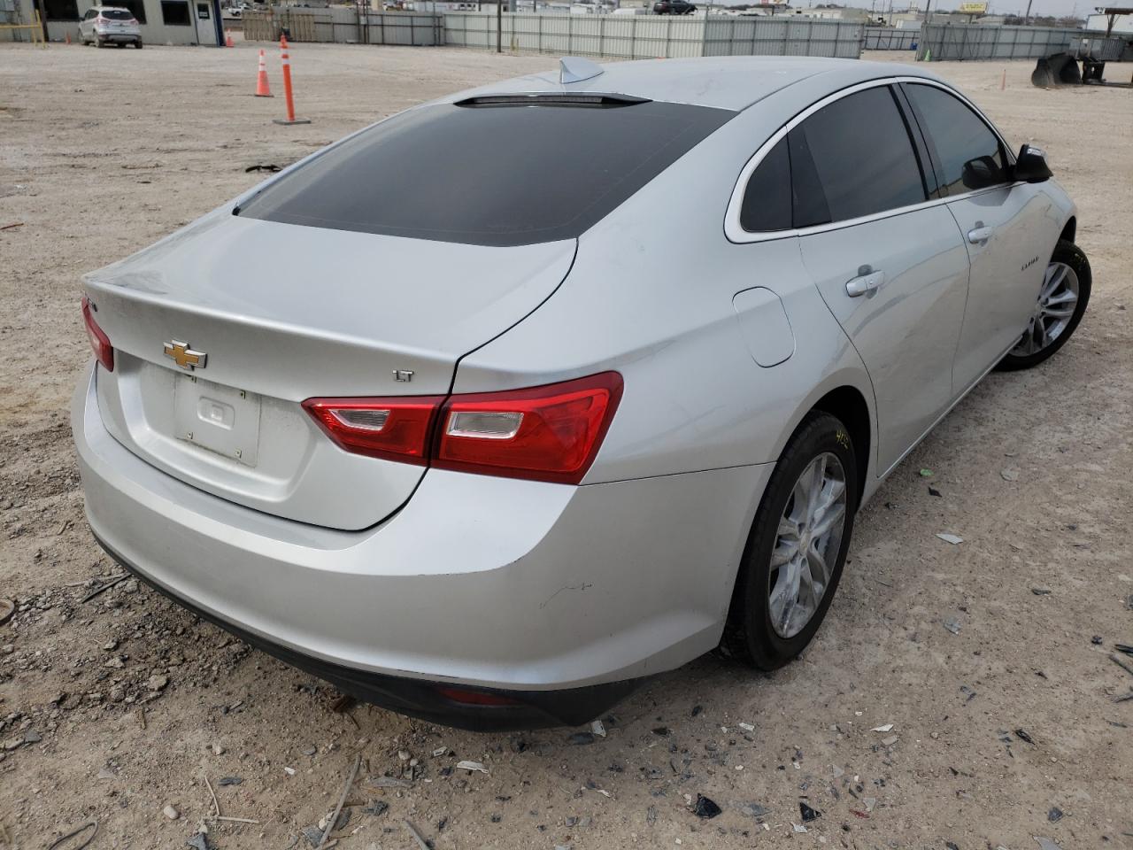 Photo 4 from auction – 2018 CHEVROLET MALIBU LT with VIN 1G1ZD5ST0JF121862