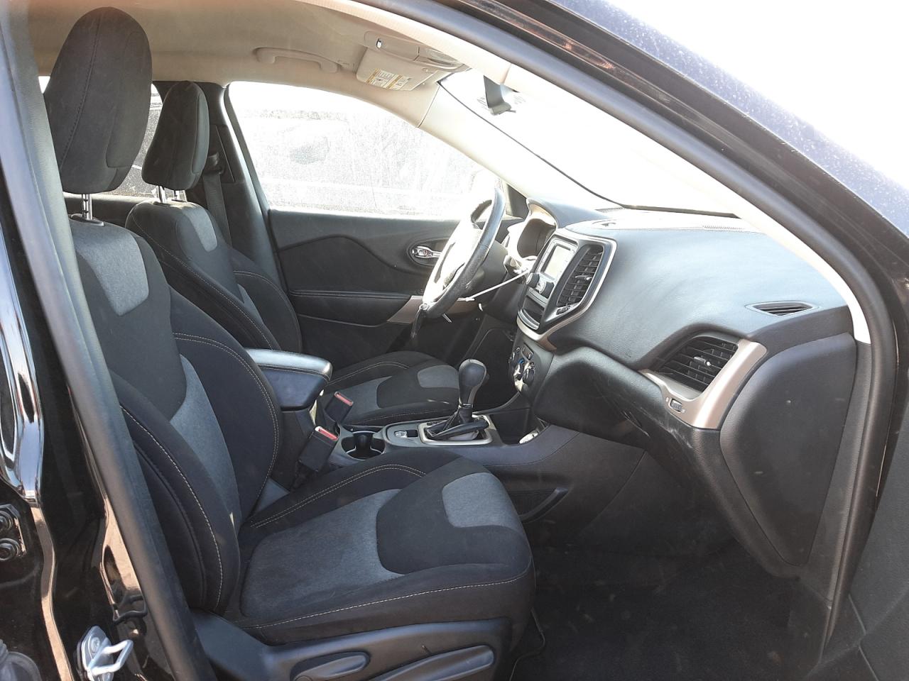 Photo 5 from auction – 2018 JEEP CHEROKEE L with VIN 1C4PJLCX0JD576655