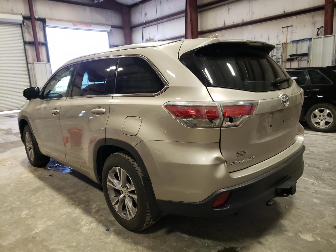 Photo 3 from auction – 2015 TOYOTA HIGHLANDER with VIN 5TDKKRFH1FS069158