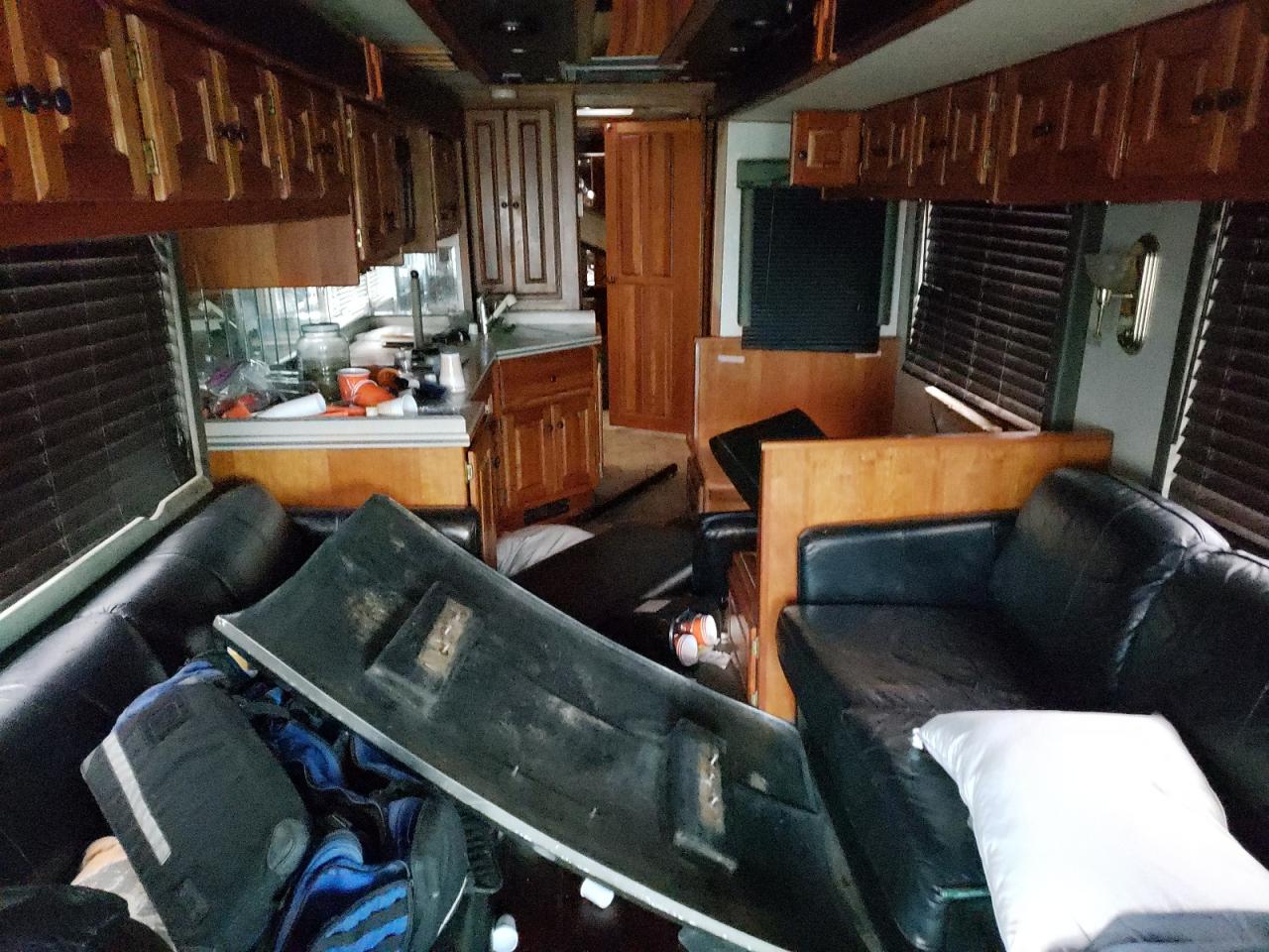 Photo 6 from auction – 2002 OTHR RV with VIN 1RF12564122021199
