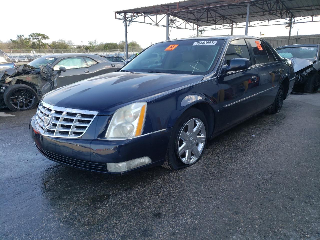 Photo 2 from auction – 2006 CADILLAC DTS with VIN 1G6KD57YX6U121306