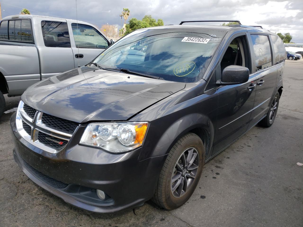 Photo 2 from auction – 2017 DODGE GRAND CARA with VIN 2C4RDGCG2HR873442