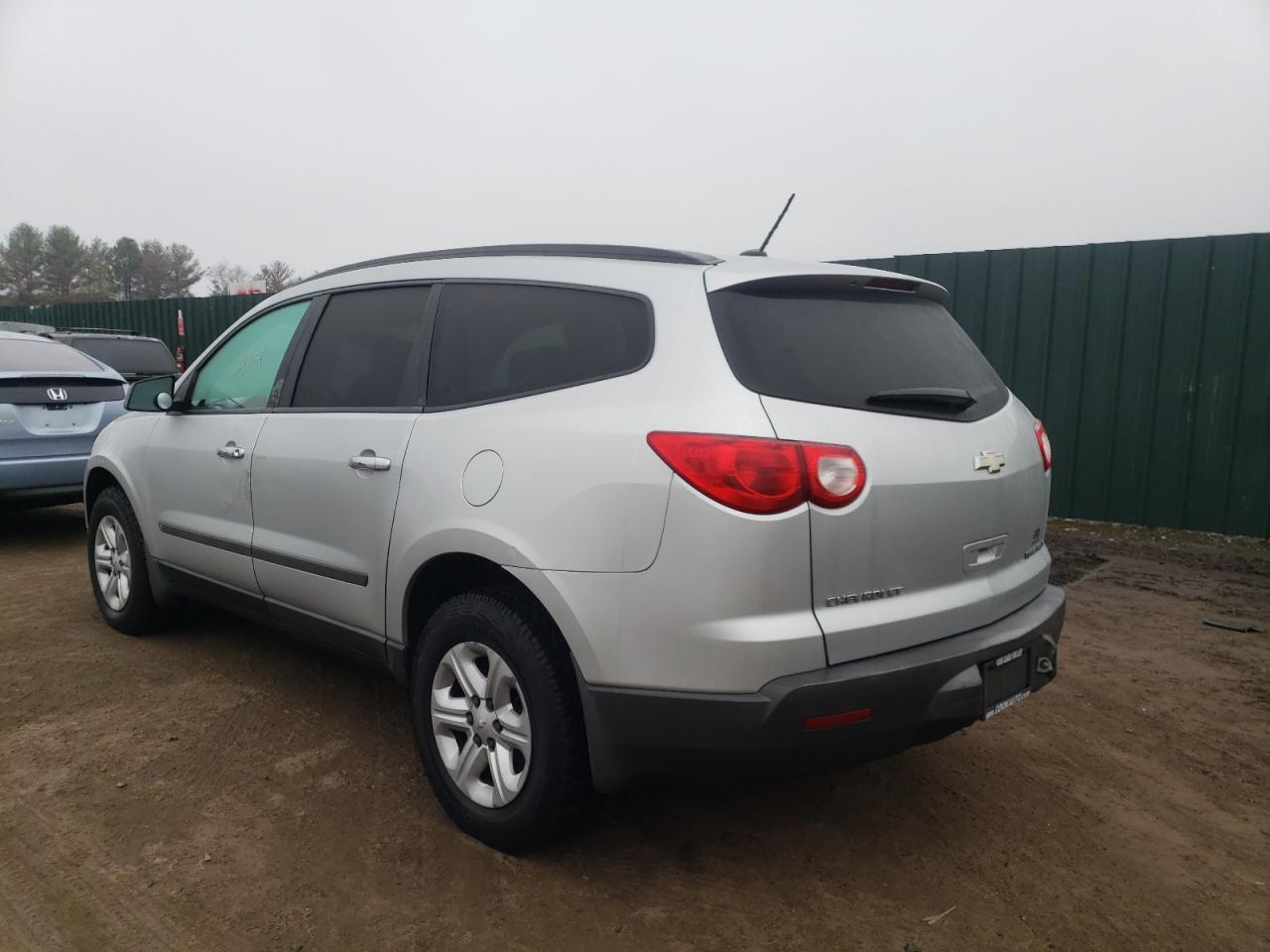 Photo 3 from auction – 2010 CHEVROLET TRAVERSE L with VIN 1GNLVEED6AS110040