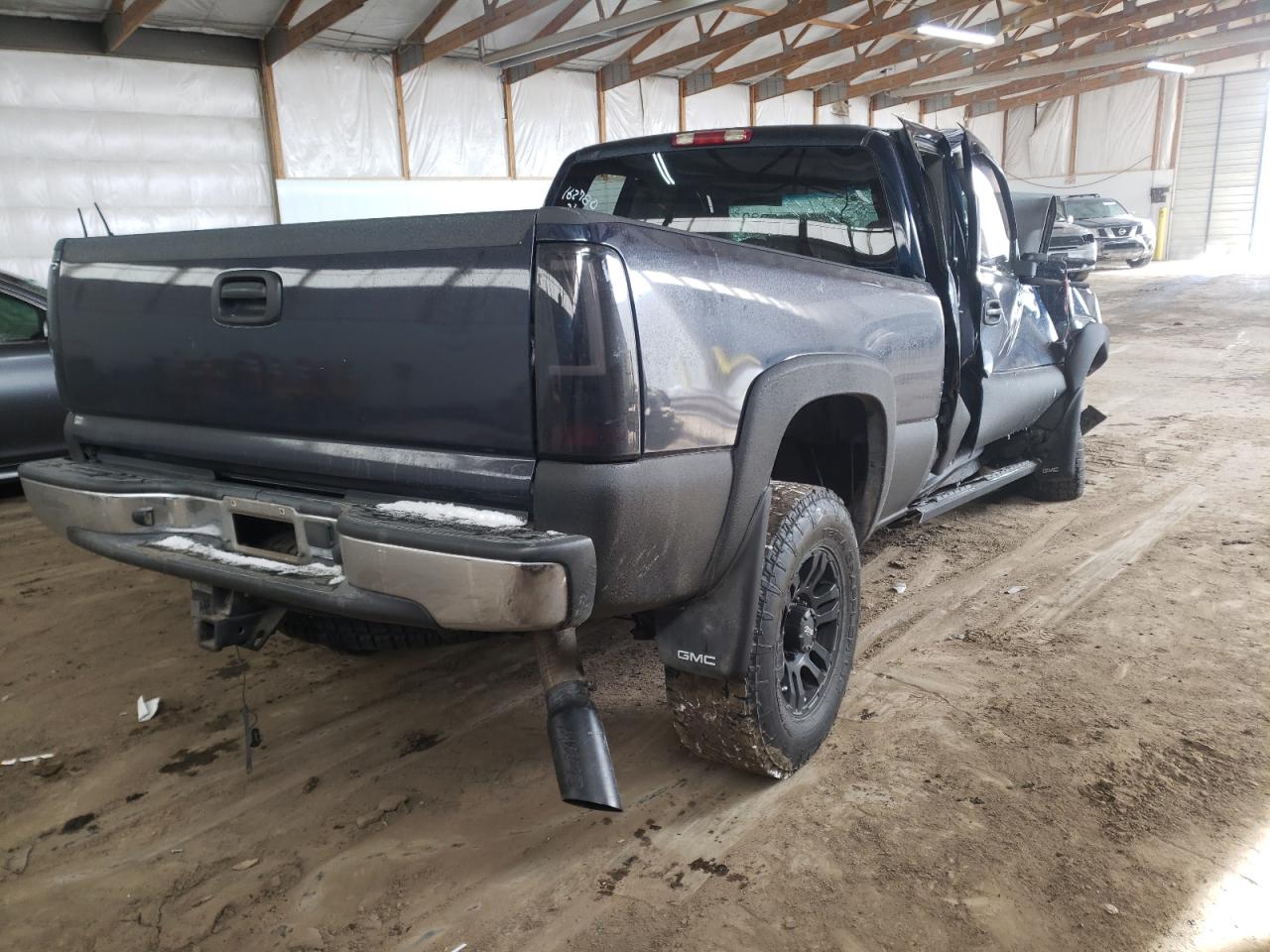Photo 4 from auction – 2005 GMC SIERRA K25 with VIN 1GTHK29215E112605