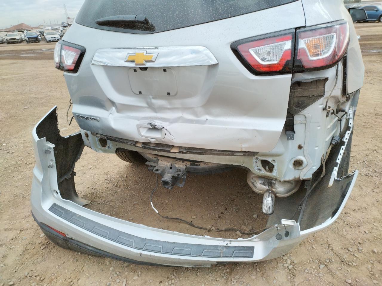 Photo 9 from auction – 2017 CHEVROLET TRAVERSE L with VIN 1GNKRFKD7HJ145857