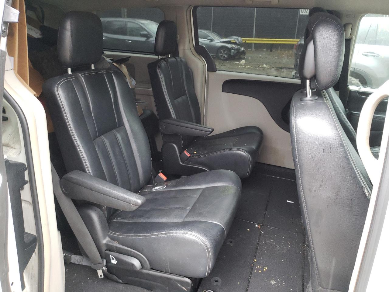 Photo 6 from auction – 2013 CHRYSLER TOWN & COU with VIN 2C4RC1BGXDR630621