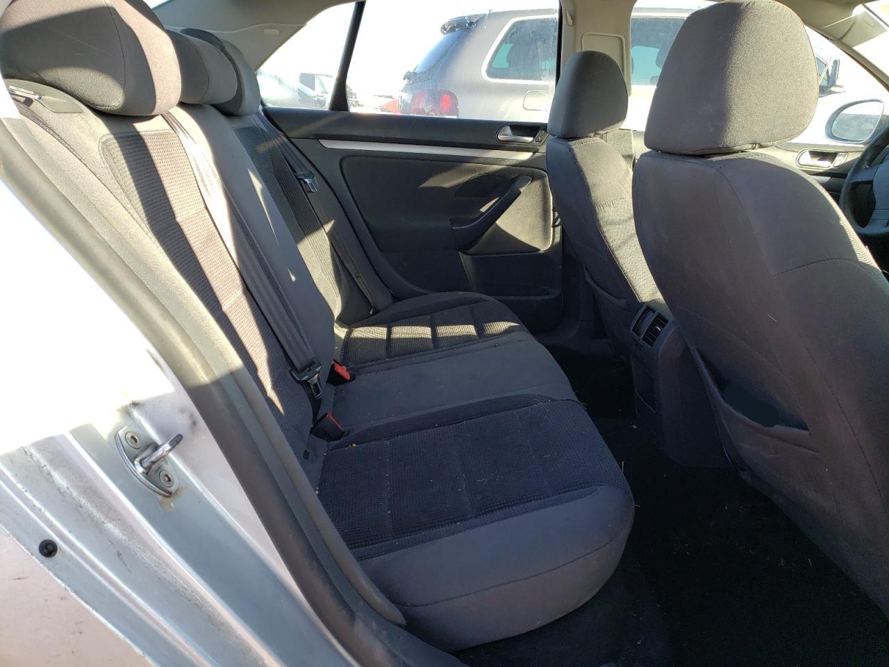 Photo 6 from auction – 2008 VOLKSWAGEN JETTA S with VIN 3VWHM71K98M080985
