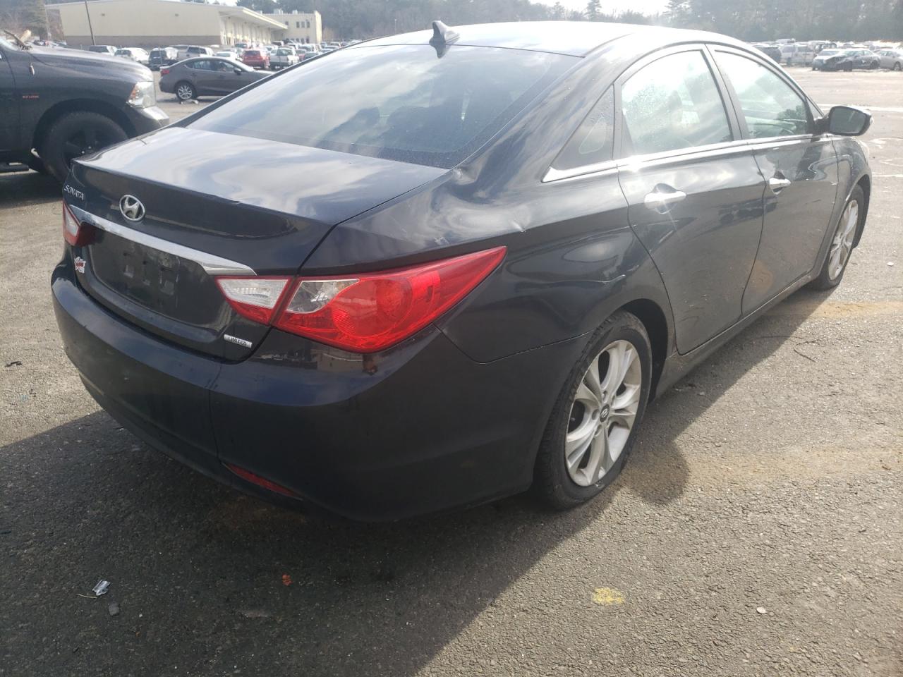Photo 4 from auction – 2011 HYUNDAI SONATA with VIN 5NPEC4AC3BH001162
