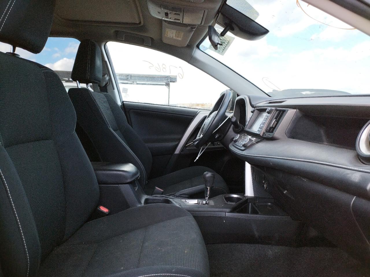 Photo 5 from auction – 2017 TOYOTA RAV4 XLE with VIN 2T3WFREV1HW330156
