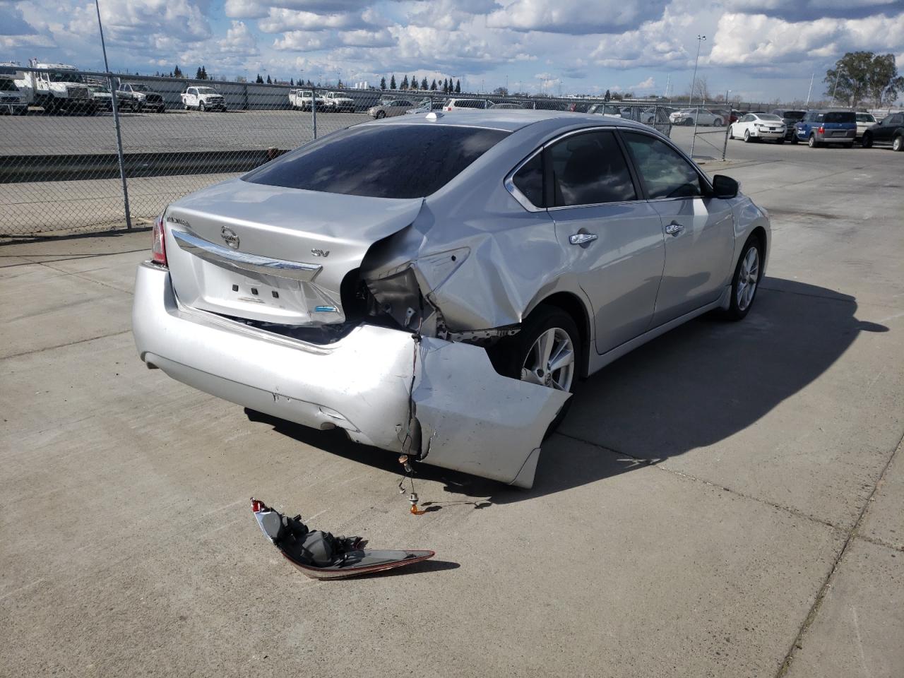 Photo 4 from auction – 2013 NISSAN ALTIMA 2.5 with VIN 1N4AL3AP0DC100568