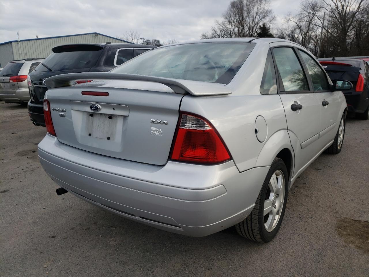 Photo 4 from auction – 2005 FORD FOCUS ZX4 with VIN 1FAFP34N45W271876