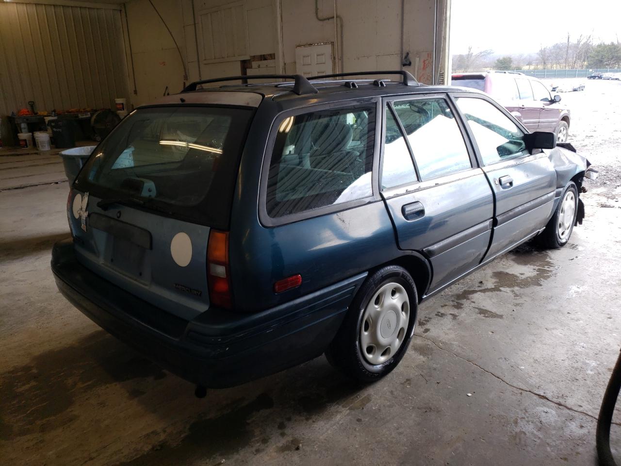 Photo 4 from auction – 1995 FORD ESCORT LX with VIN 1FASP15J5SW322943