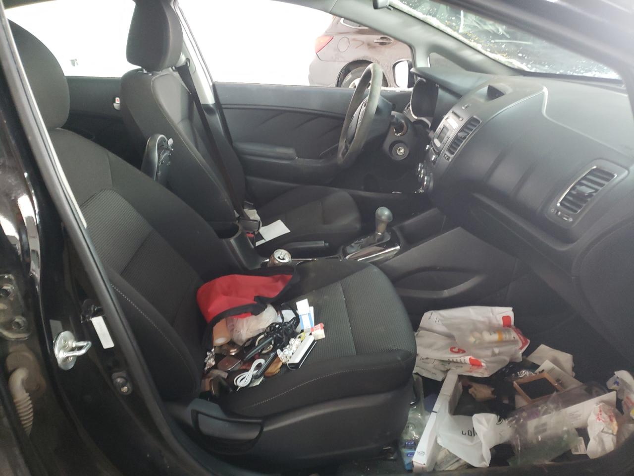 Photo 5 from auction – 2017 KIA FORTE LX with VIN 3KPFK4A73HE132518