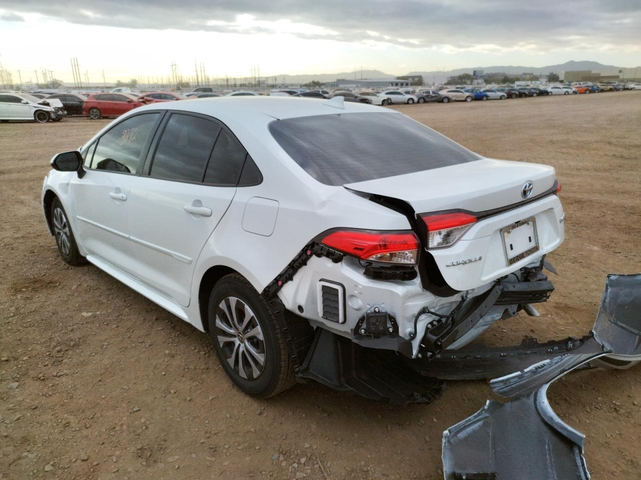 Photo 3 from auction – 2022 TOYOTA COROLLA LE with VIN JTDEAMDE9N3000360