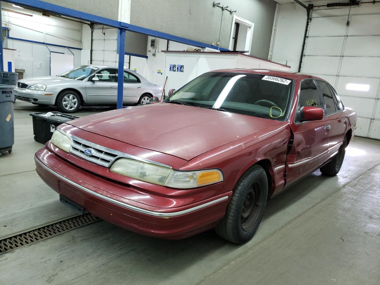 Photo 2 from auction – 1996 FORD CROWN VICT with VIN 2FALP7367TX103901