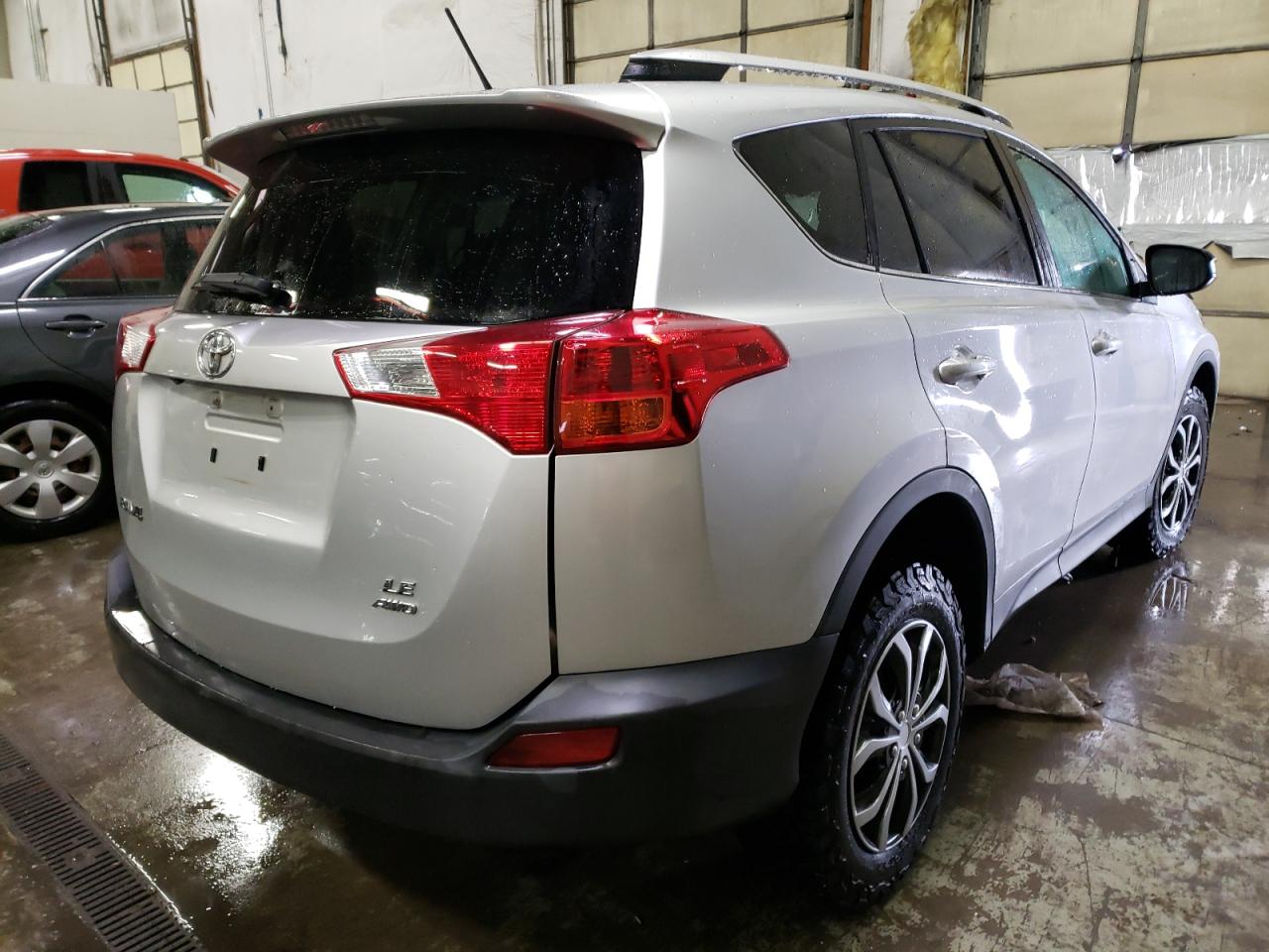 Photo 4 from auction – 2015 TOYOTA RAV4 LE with VIN JTMBFREV6FD118409