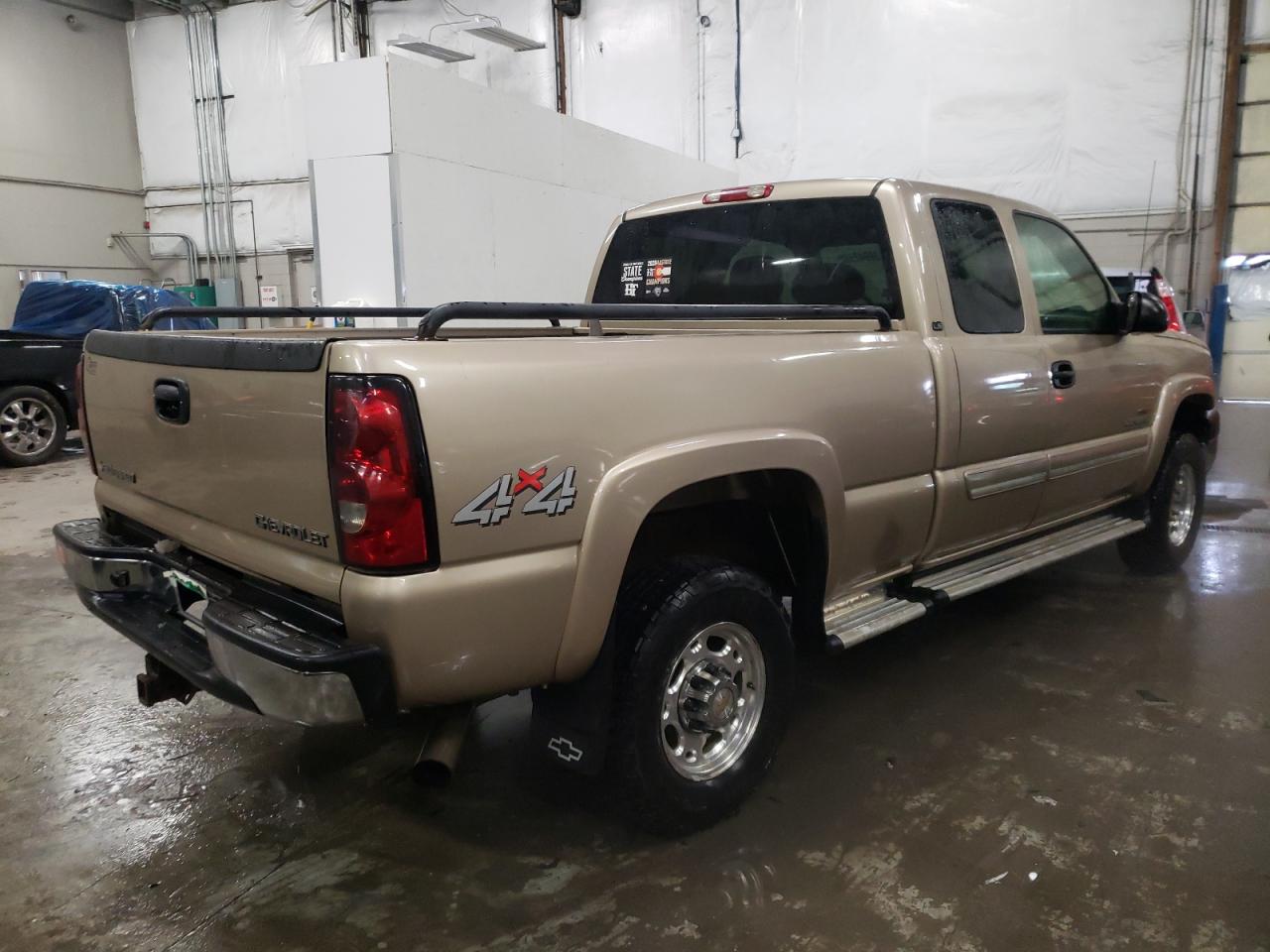 Photo 4 from auction – 2004 CHEVROLET SILVERADO with VIN 1GCHK29114E161390