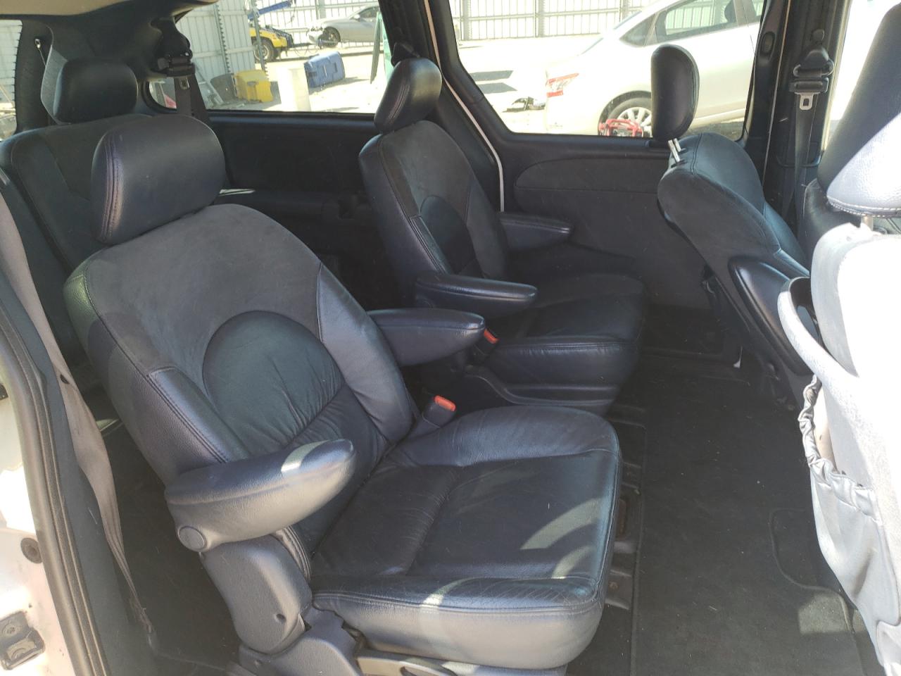 Photo 6 from auction – 2002 CHRYSLER TOWN & COU with VIN 2C8GP64L02R596025