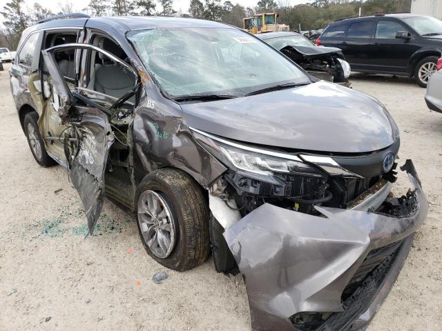 TOYOTA SIENNA LE 2021 with VIN 5TDKRKEC2MS073502 - Photo from auction