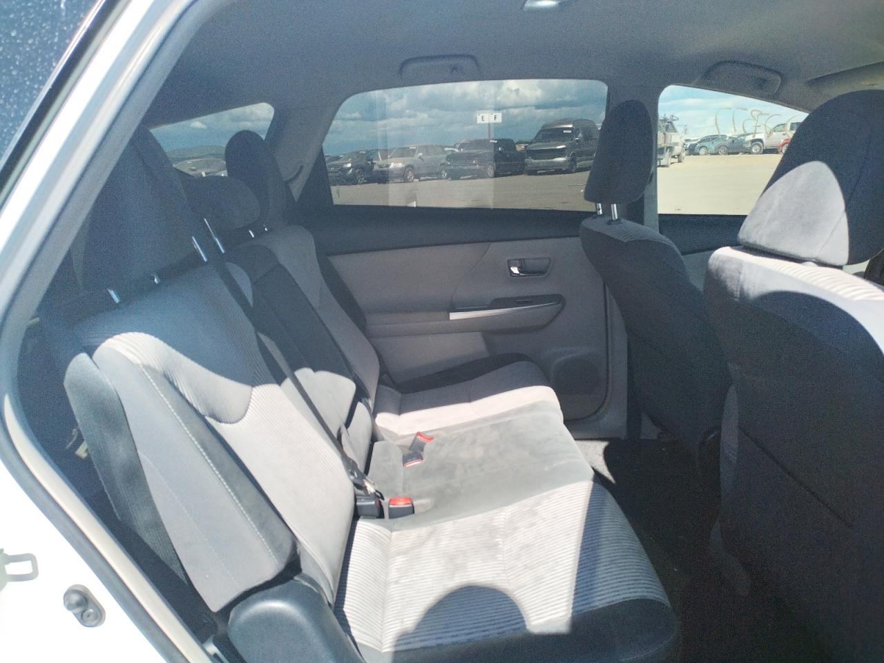 Photo 6 from auction – 2015 TOYOTA PRIUS V with VIN JTDZN3EU7FJ022912