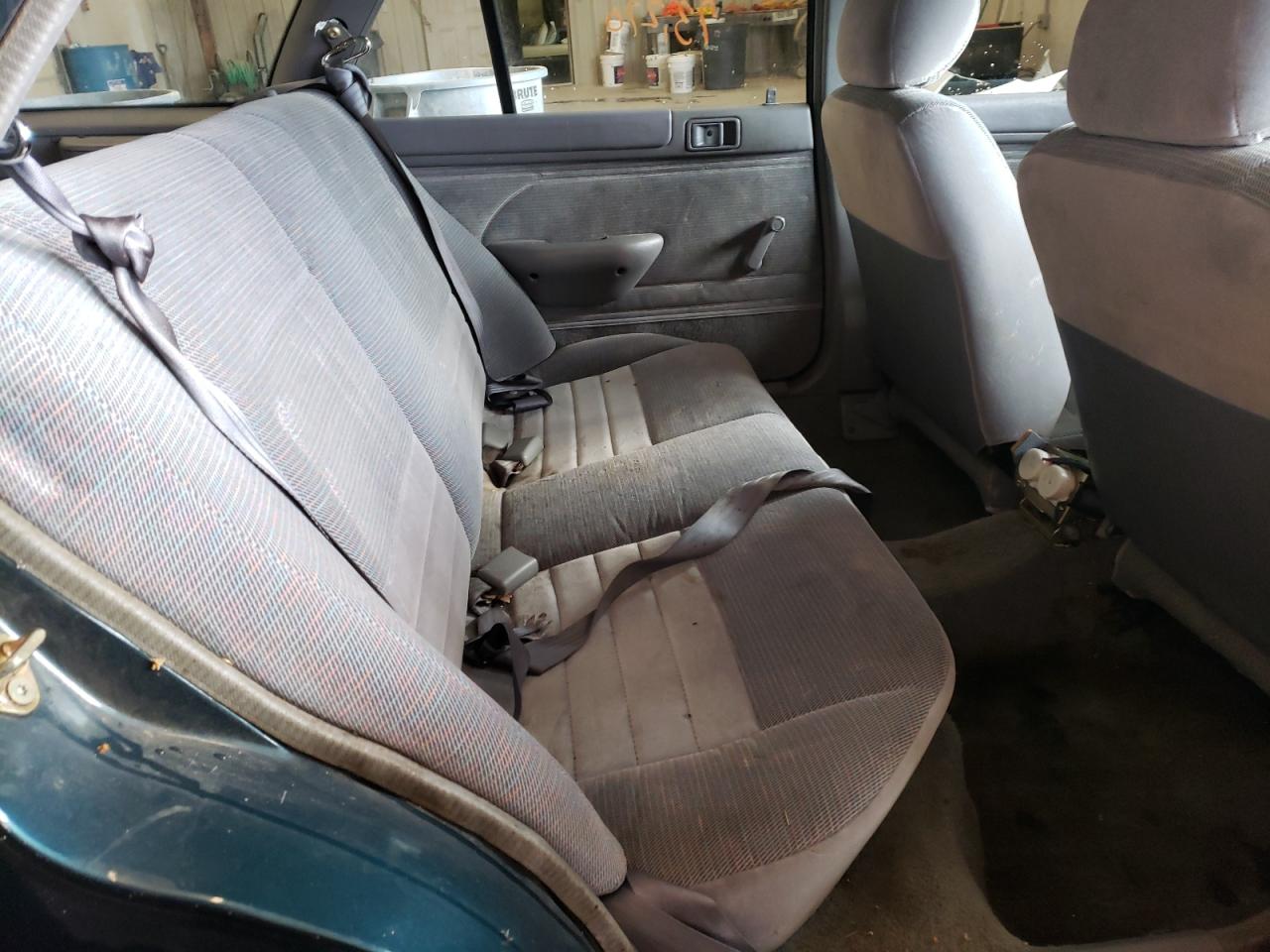 Photo 6 from auction – 1995 FORD ESCORT LX with VIN 1FASP15J5SW322943