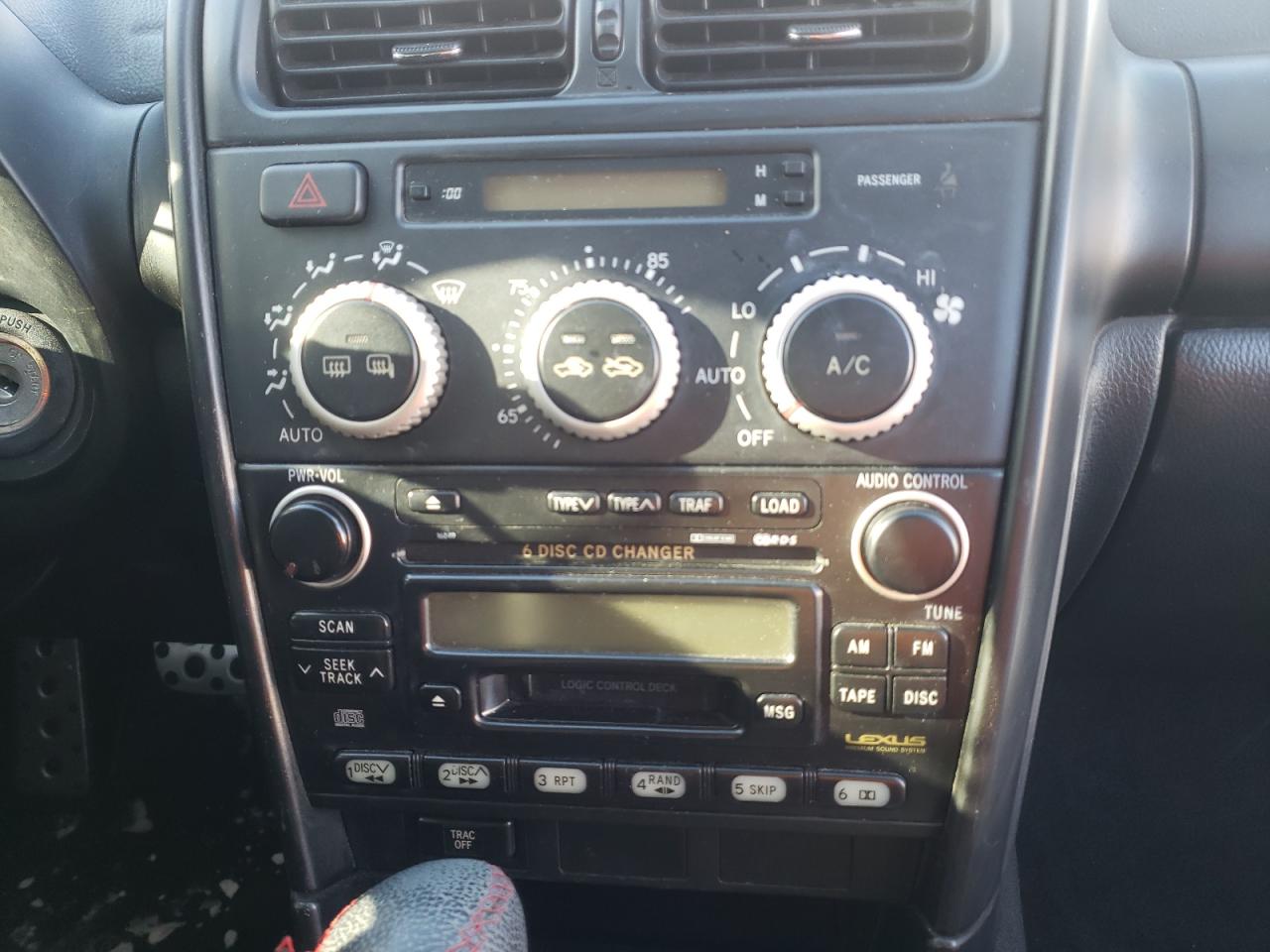 Photo 9 from auction – 2004 LEXUS IS 300 with VIN JTHBD192640087558