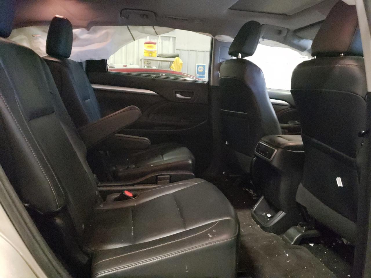 Photo 6 from auction – 2015 TOYOTA HIGHLANDER with VIN 5TDKKRFH1FS069158