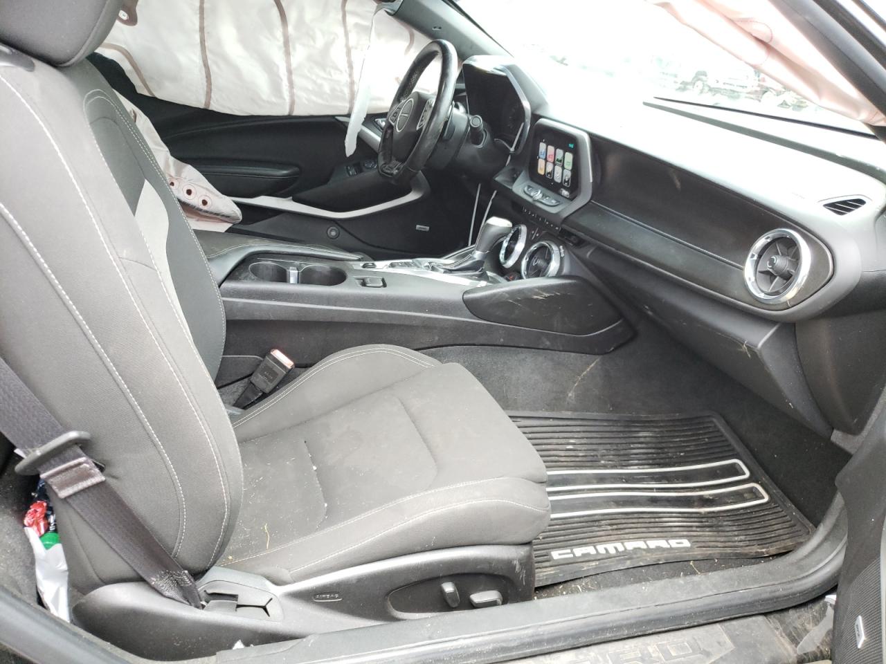 Photo 5 from auction – 2017 CHEVROLET CAMARO LT with VIN 1G1FB1RX3H0135181