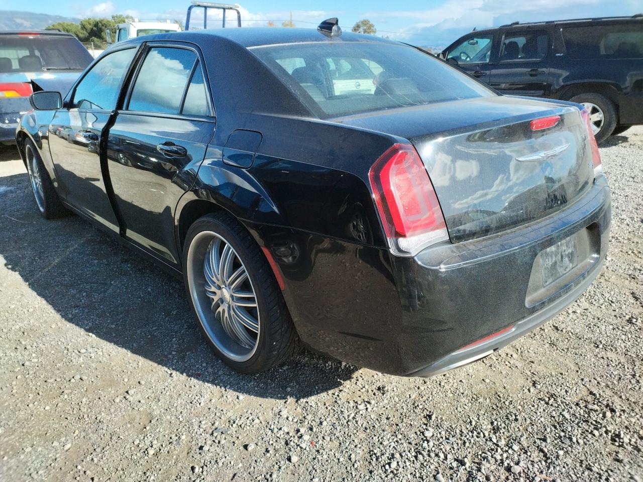 Photo 3 from auction – 2019 CHRYSLER 300 S with VIN 2C3CCABG0KH686063