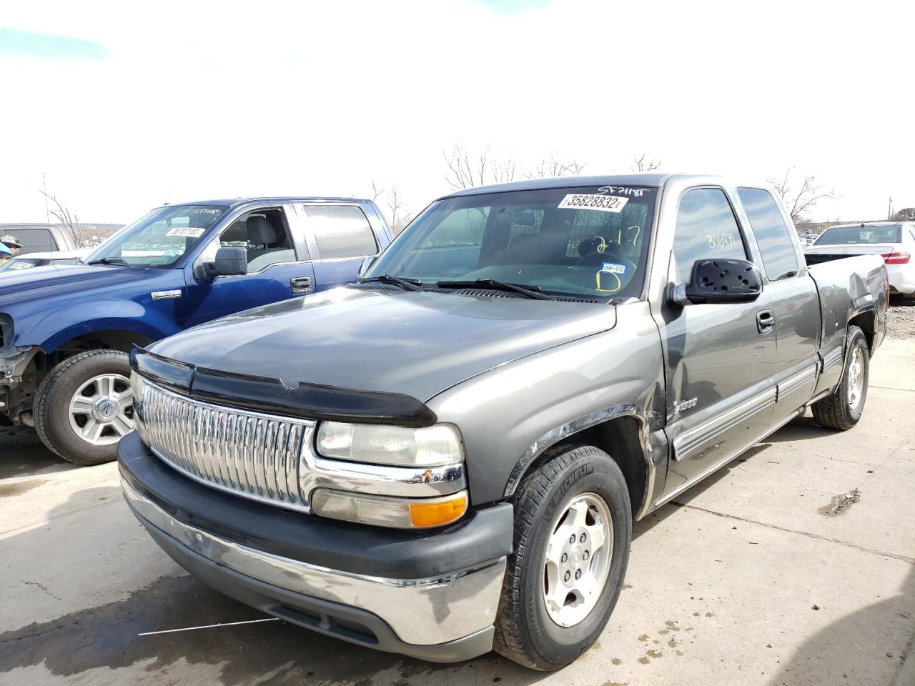 Photo 2 from auction – 2001 CHEVROLET SILVERADO with VIN 2GCEC19V011213585